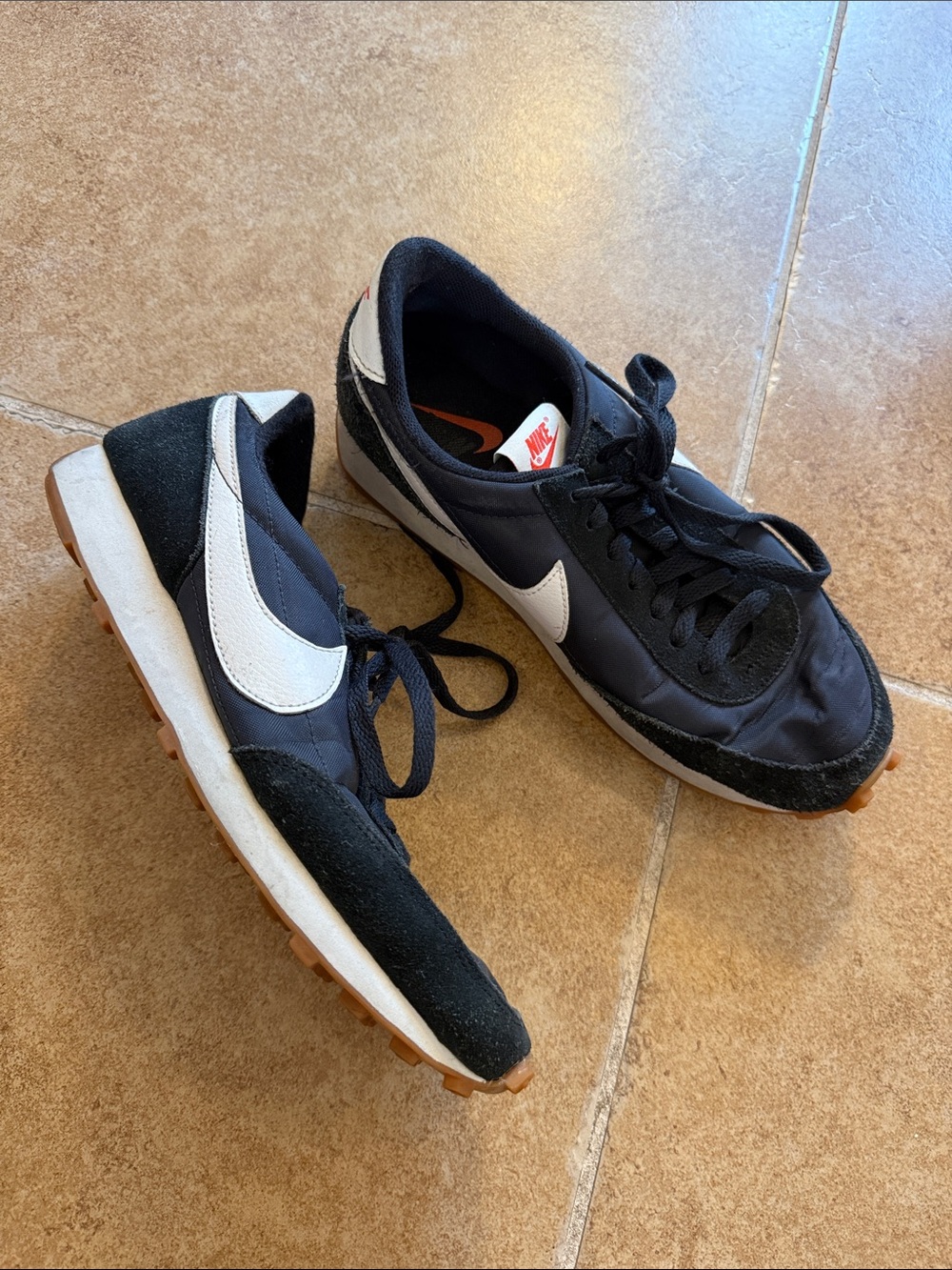 Women’s Nike Daybreak black white tennis shoes sneakers sz 8.5